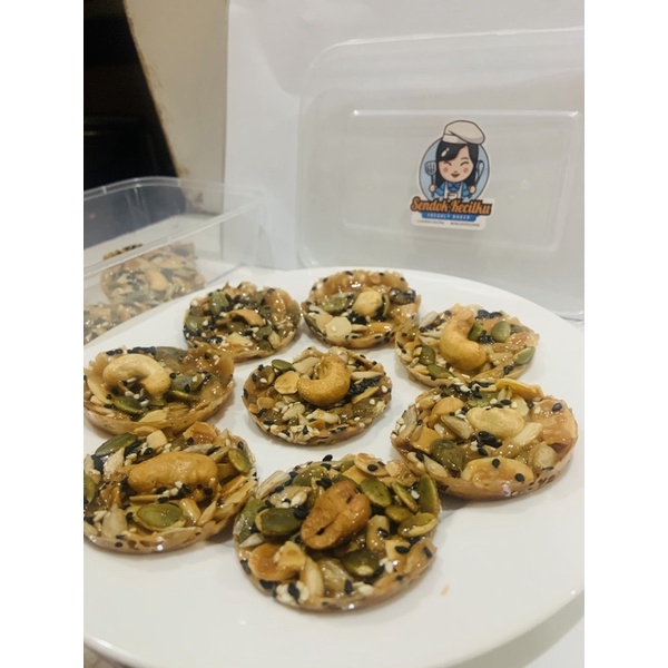 

Almond cookies crunchy isi 12 keping