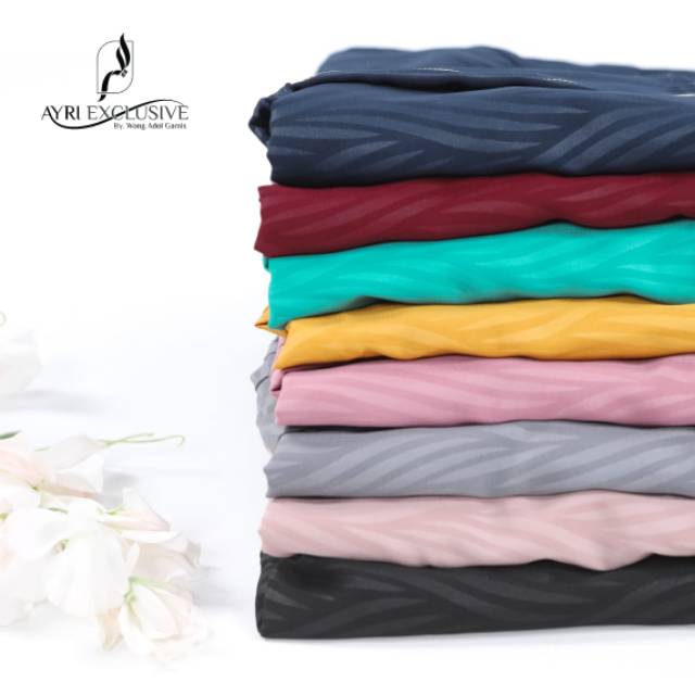 Hafsah set by Ayri collection wolfis embos platinum