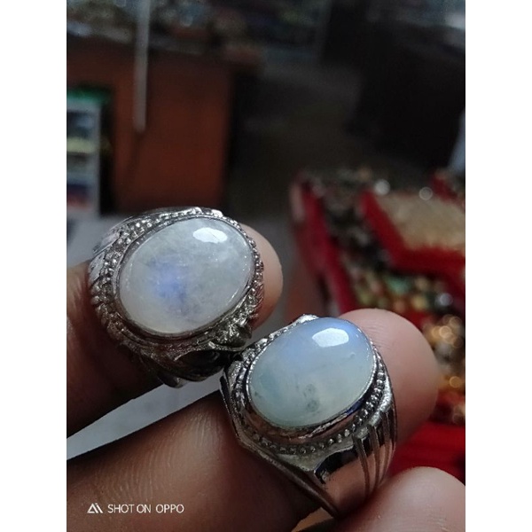 batu cincin Biduri bulan