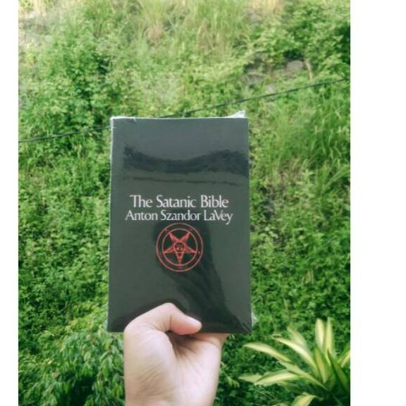 [KODE PRODUK MER0G9561] THE SATANIC BIBLE ANTON SZANDOR LAVEY