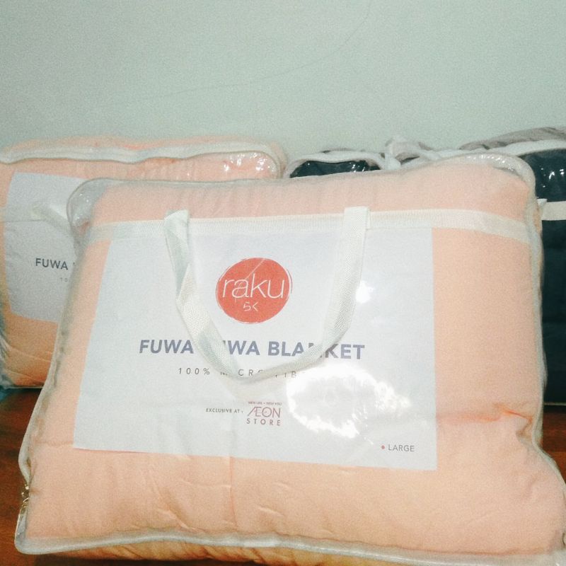 RAKU FUWA FUWA BLANKET BY KING RABBIT