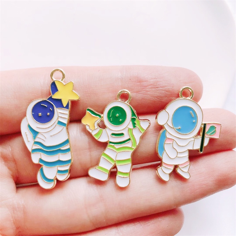 4pcs Liontin Bentuk Planet Astronot Untuk Membuat Perhiasan