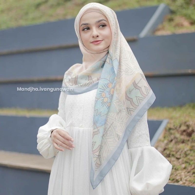 BUNGA NUSA SCARF BY WINDY X MANDJHA IVAN GUNAWAN