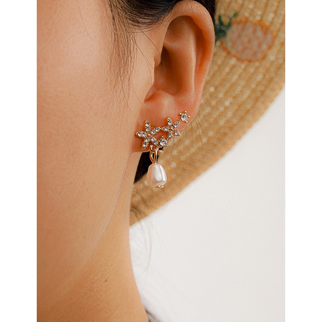 LRC Anting Tusuk Fashion Gold Color Handmade Micro Diamond Five-pointed Star K98549