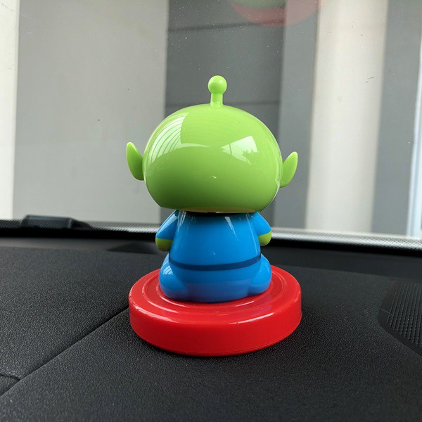 MONSTER ALIEN SOLAR POWER Boneka Figure Miniatur Pajangan Mobil Goyang Kepala Shacking Head