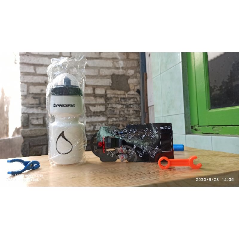 Holder Botol Minum Sepeda Gunung Pacific Hitam