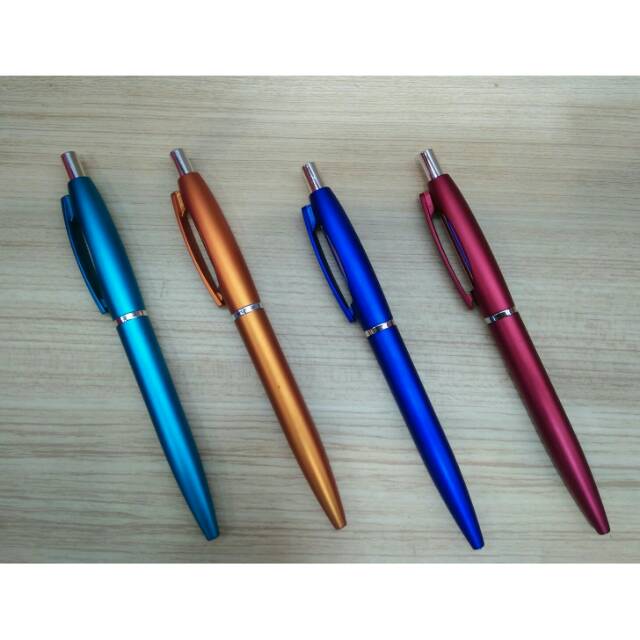 

SOUVENIR PERNIKAHAN ISI 100PCS PEN WARNA KEMAS