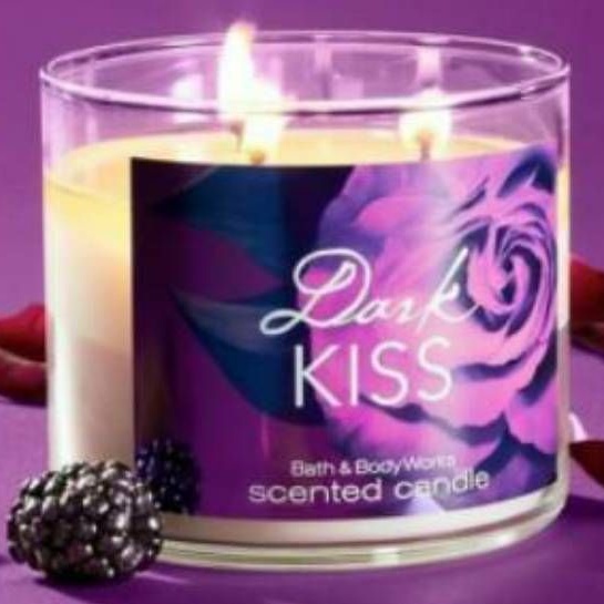 BATH &amp; BODY WORKS DARK KISS 3-WICK SCENTED CANDLE 411 G LILIN WANGI 3 SUMBU UKURAN BESAR PENGHARUM RUANGAN