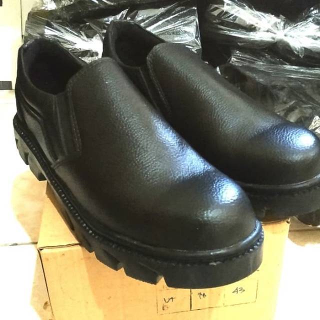 size 1 safety boots