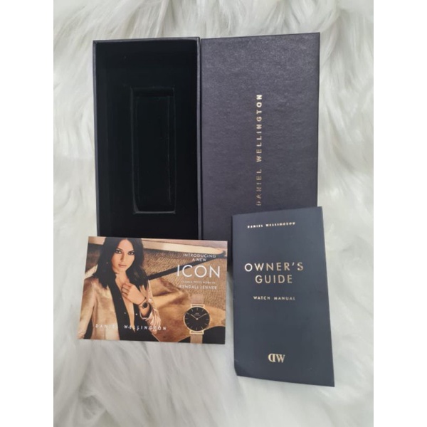 kotak jam tangan DW Buaya