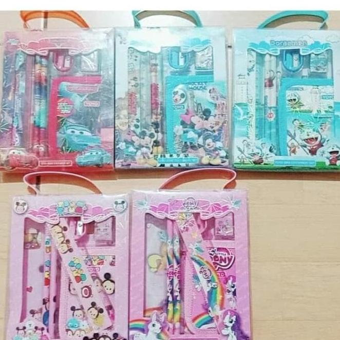 

TERLARIS !! ALAT TULIS SEKOLAH / 1 SET PERLENGKAPAN HELLO KITTY /