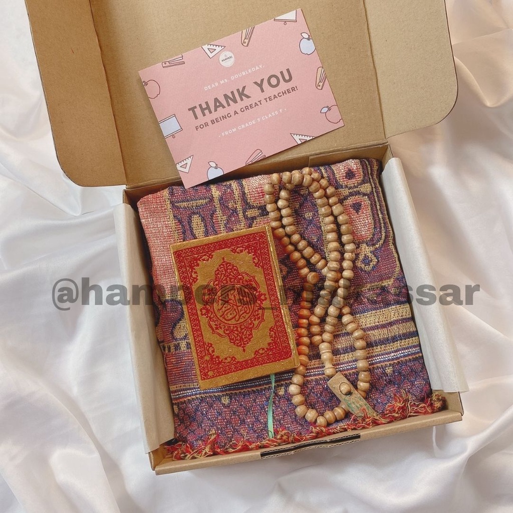 

HAMPERS COWO (SAJADAH TRAVEL, TASBIH, PECI/AL-QUR'AN) HADIAH BIRTHDAY/GRADUATION/ANNIVERSARY
