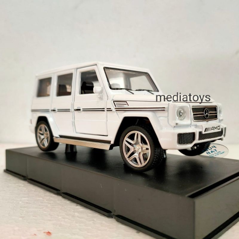 diecast mercedes benz G class skala 32.putih