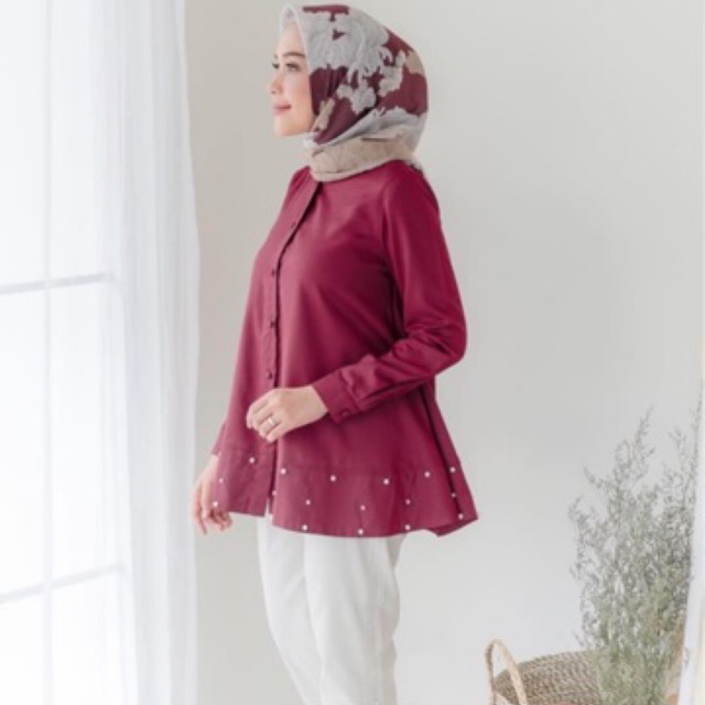 Kara Blouse Wearing Klamby