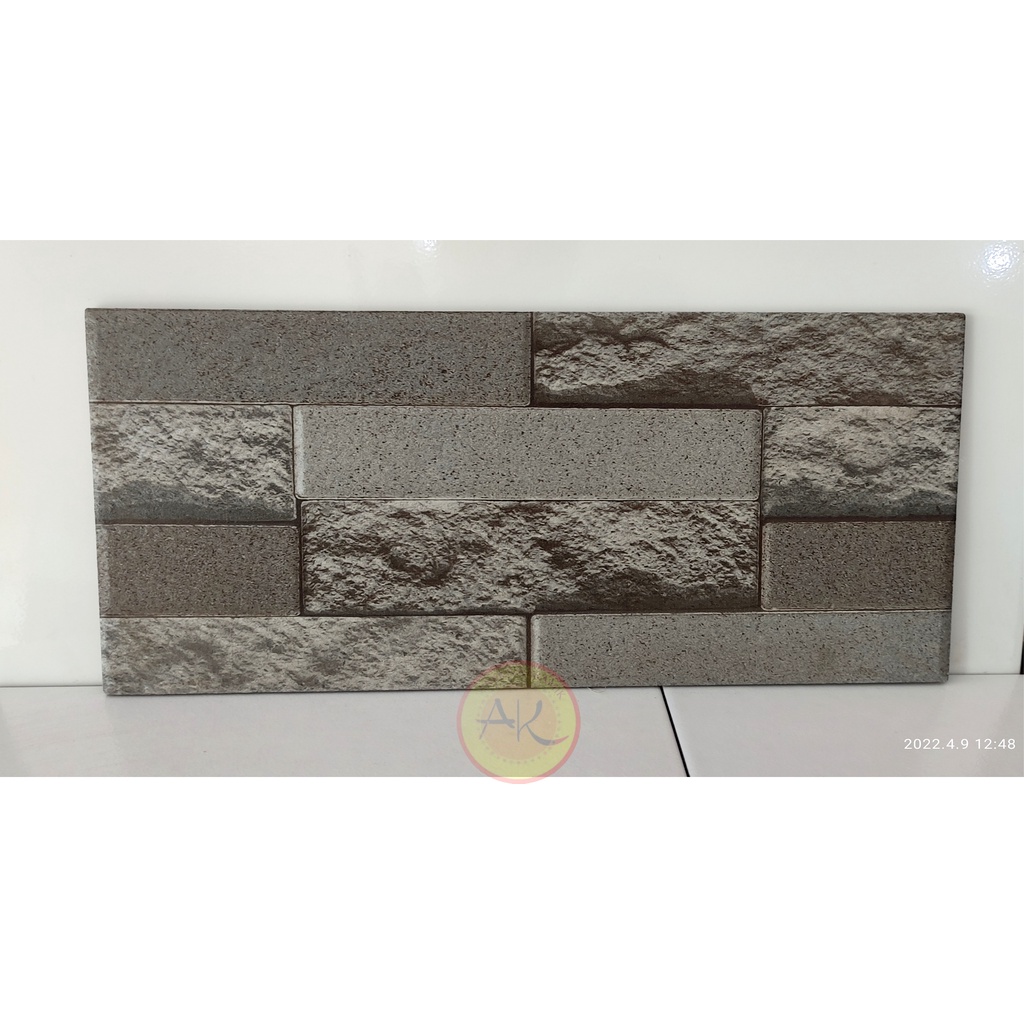 Keramik Dinding Kasar Motif Batu Alam Timbul 20x40 Eminence Stone