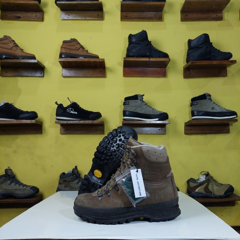 SEPATU OUTDOOR SECOND MEINDL SZ 42 + BONUS TALI SEPATU GUNUNG