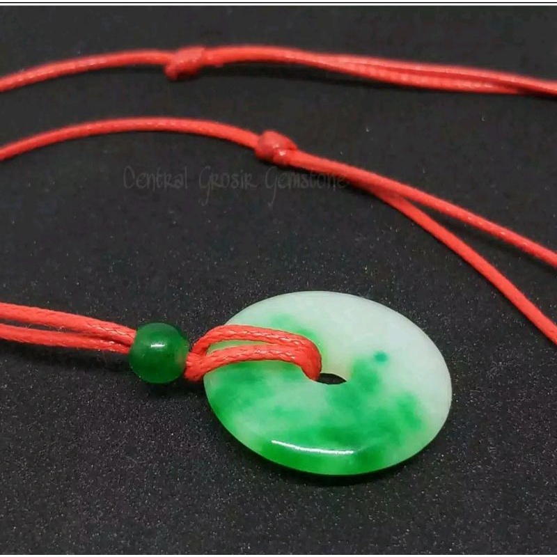 kalung tali merah model batu giok tridatu