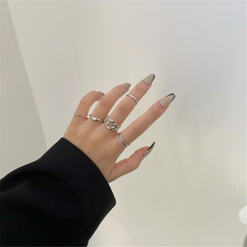 5pcs / Set Cincin Model Twist Bahan Metal Warna Emas Gaya Retro Korea Untuk Aksesoris