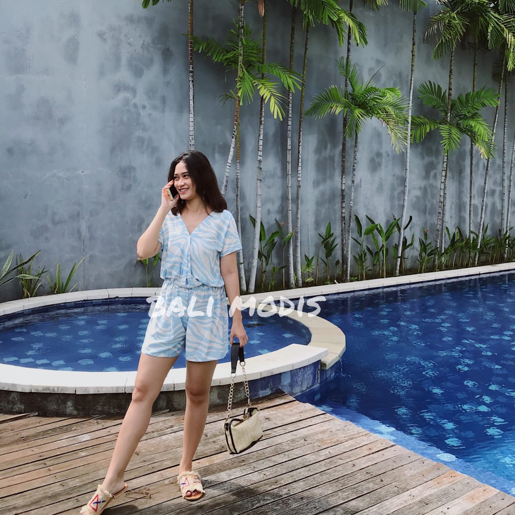 JUMPSUIT LENGAN PENDEK MOTIF BALI
