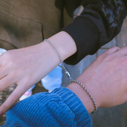 1 Pasang Gelang Magnet Adjustable Bentuk O Bahan Stainless Steel Untuk Pasangan