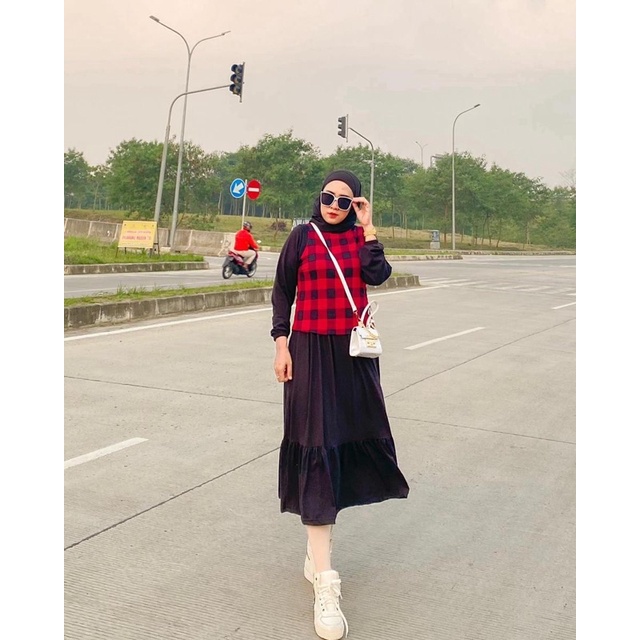 athaya daily dress hitam vest kotak merah