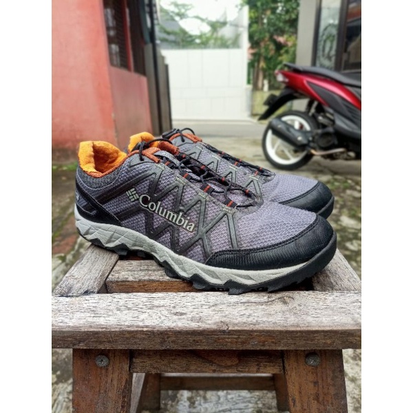 SEPATU OUTDOOR HIKING COLUMBIA LOW ORI