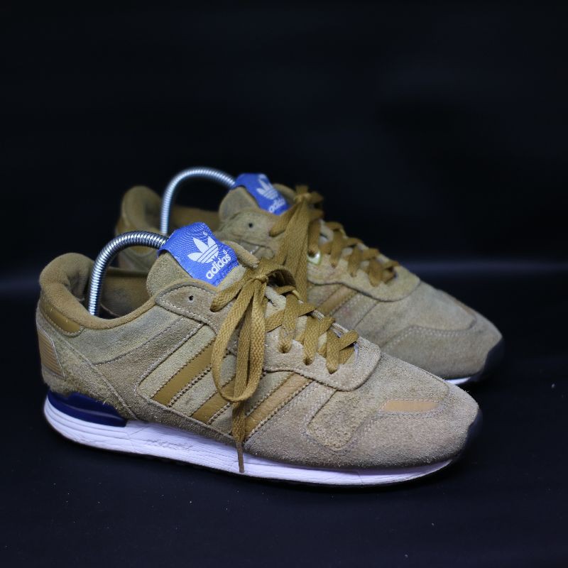 Sepatu Adidas ZX700 (second)