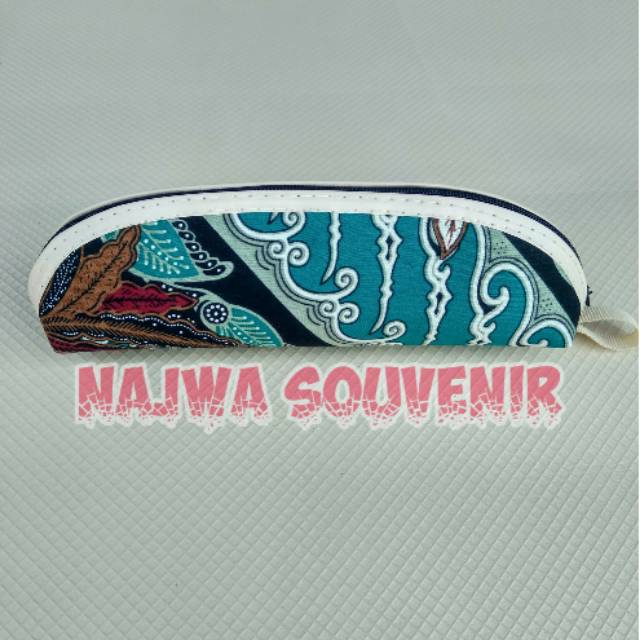 

Souvenir kotak pensil batik/Dosgrip batik