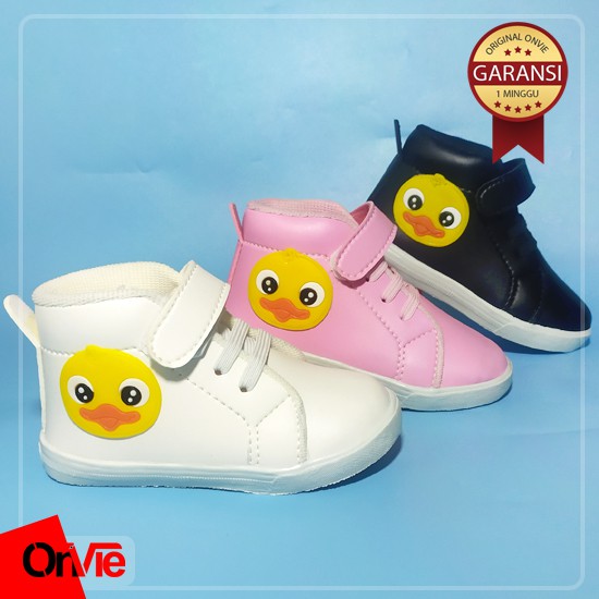 Sepatu Boots Anak Perempuan Hitam Putih Motif Karakter Bebek | Sepatu Kids Onvie