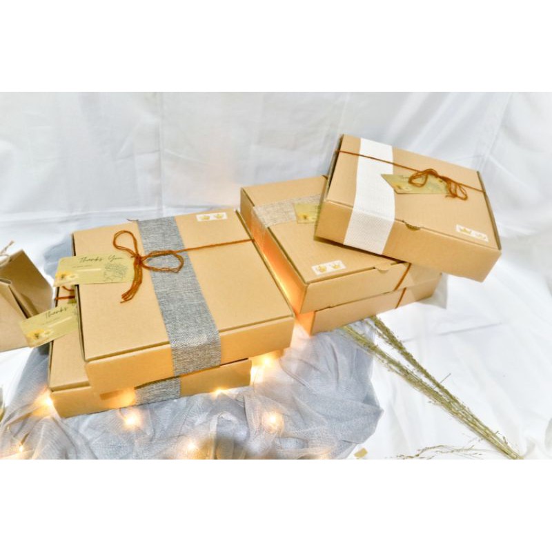 

Gift box hampers hijab