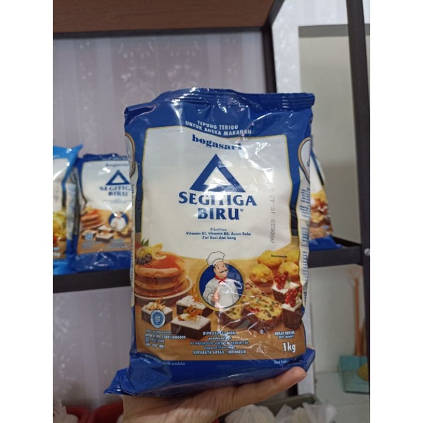 

TEPUNG BOGASARI PREMIUM SEGITIGA BIRU / TEPUNG TERIGU / TEPUNG SERBAGUNA