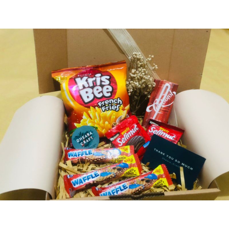

Hampers snack box Premium