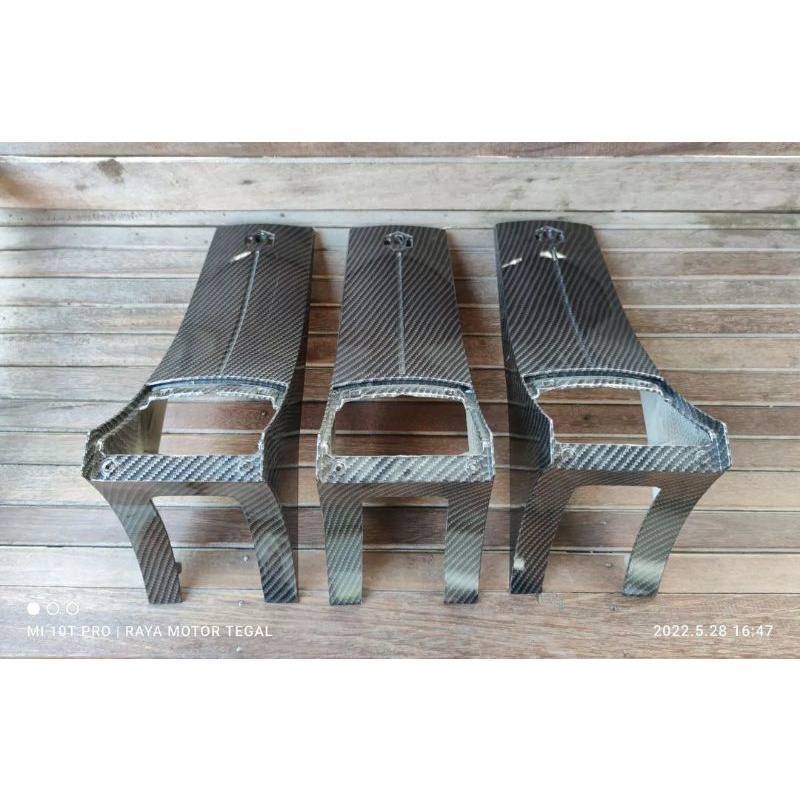 Hidung/dasi vespa excel motif carbon