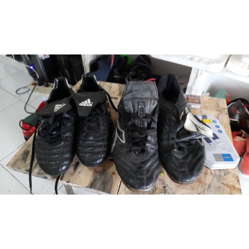 sepatu bola bekas original