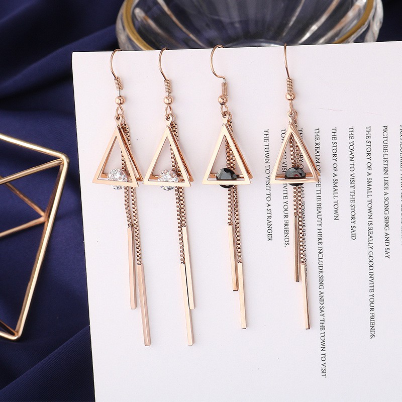 Anting juntai segitiga zircon Fashion Korea Titanium Anti Karat - ercassia