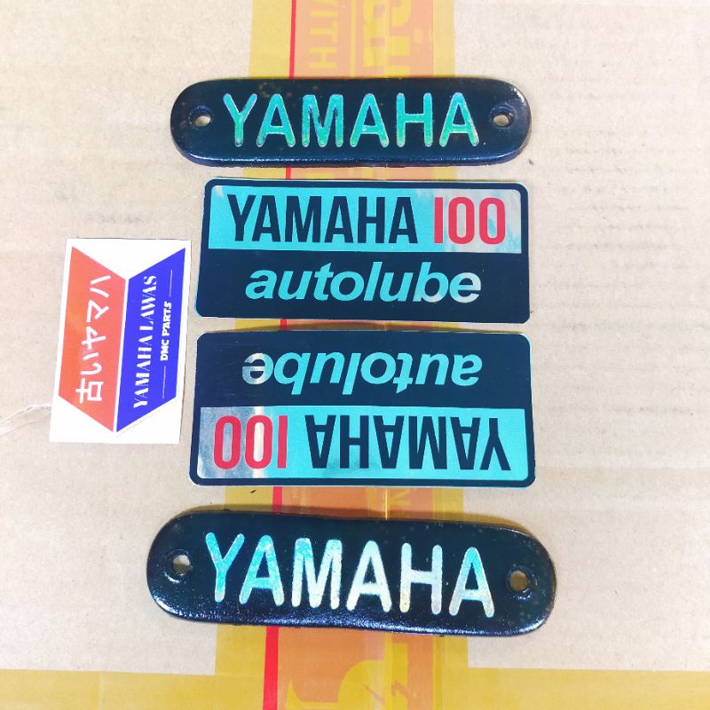 EMBLEM TANKI + STICKER TEMPONG AKI YAMAHA L2G TAHUN TUA 1971-1973 .LOGO TANGKI TENGKI