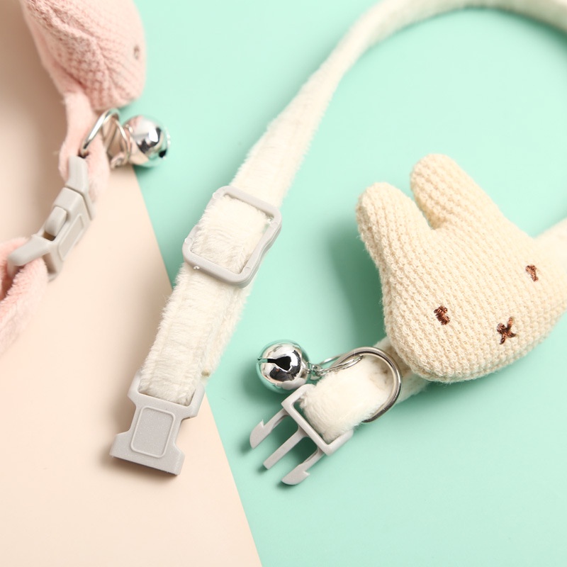 Kalung Leher Rajut Bahan plush Adjustable Dengan Lonceng Untuk Kucing / Anjing