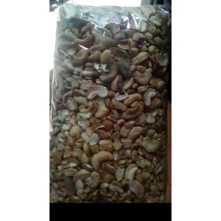 

Kacang Mede Patahan Mentah