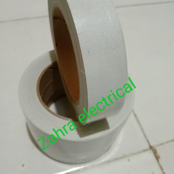 

Original 3M Reflektor - Scothlite Silver 3M 610 size 1 inc x 12 meter zahrelectrical