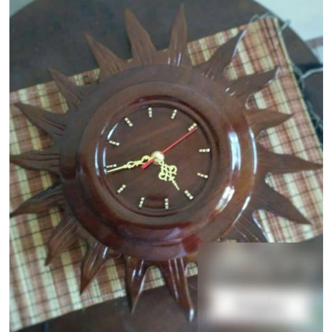 Jam dinding kayu jati bentuk matahari tersedia stok