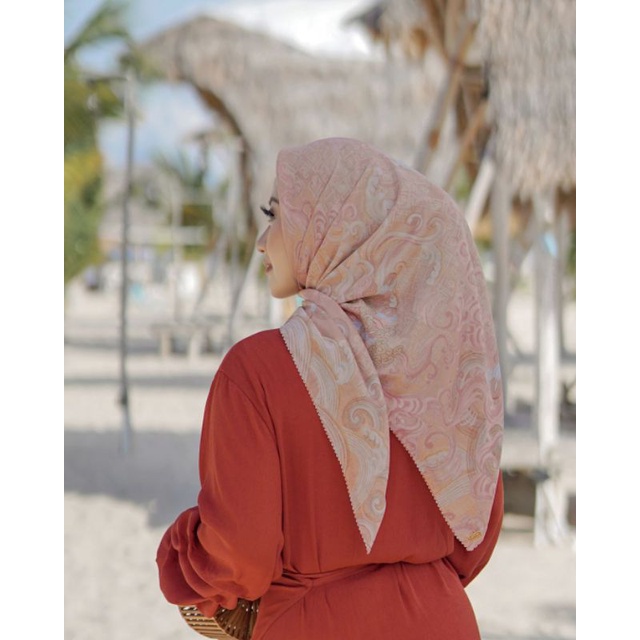 Buttonscarves series wave warna peach