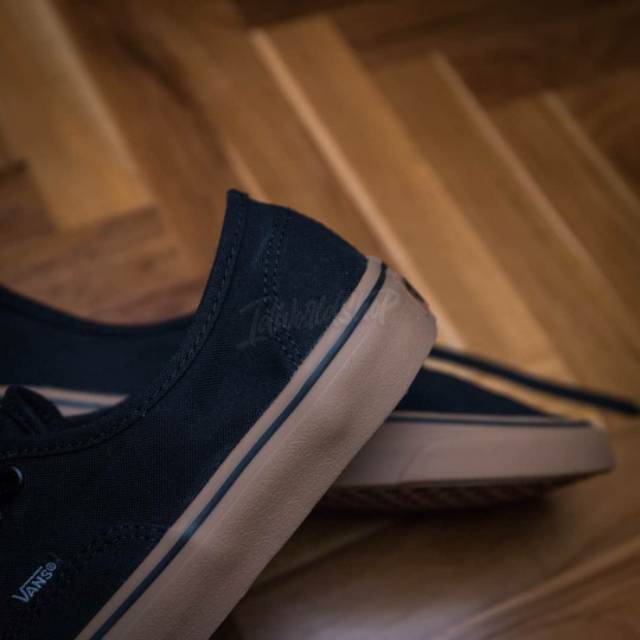 SEPATU VANS AUTHENTIC FULL BLACK HITAM POLOS WHITE PUTIH OLDSKOOL ERA SK8 PREMIUM BNIB ICC IFC DT