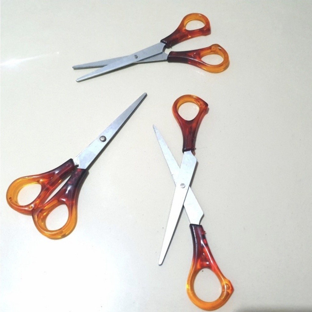 

GUNTING ( KLASIK ) GAGANG COKLAT SERBAGUNA MURAH STAINLES STELL 7 INCH hsw