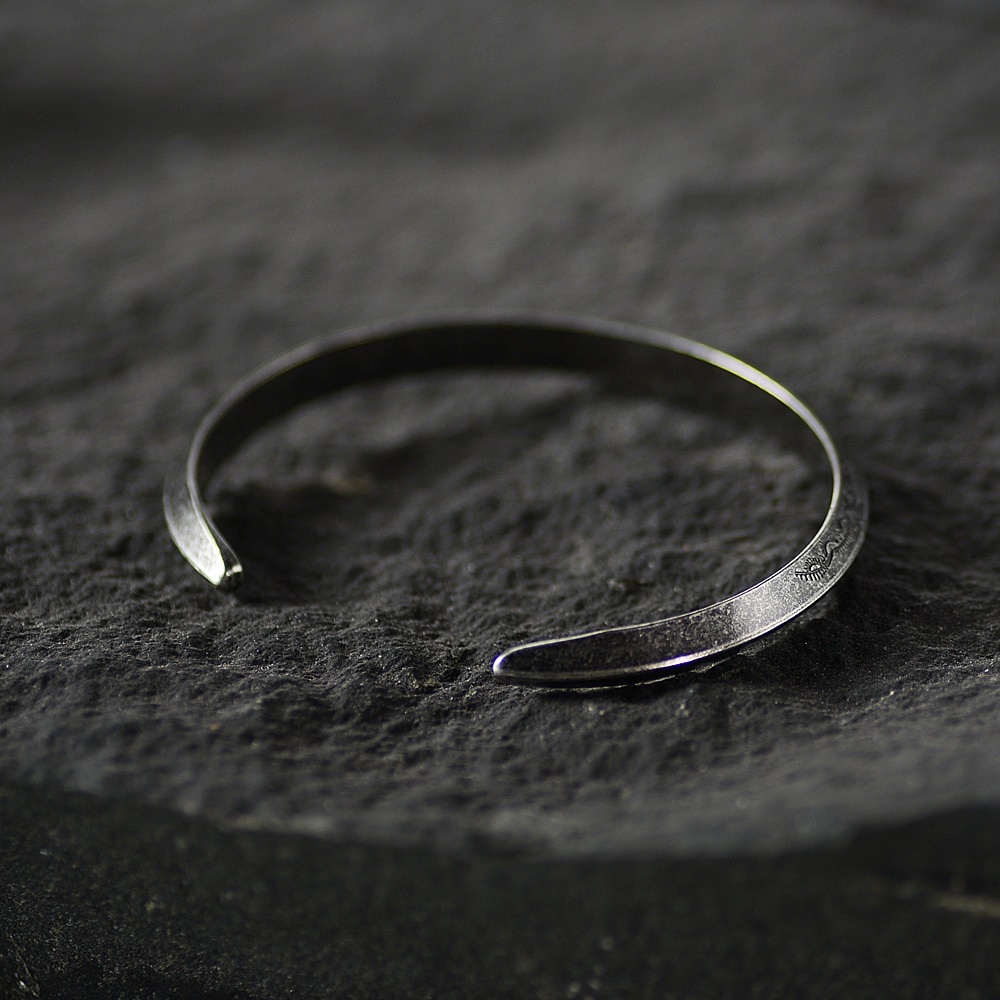 Gelang Cuff Bahan Titanium Stainless Steel Gaya Vintage Retro Untuk Pria Dan Wanita