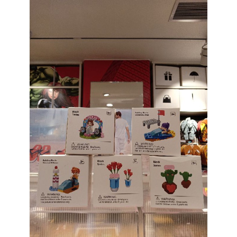 Miniso Block Series Building Blocks ornamen figure pajangan ruangan
