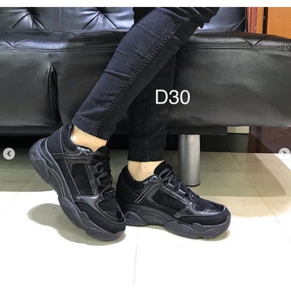 Sepatu sneakers D30