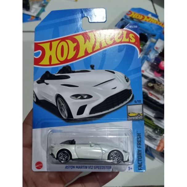 hotwheels ASTON MARTIN  V12 SPEEDSTER