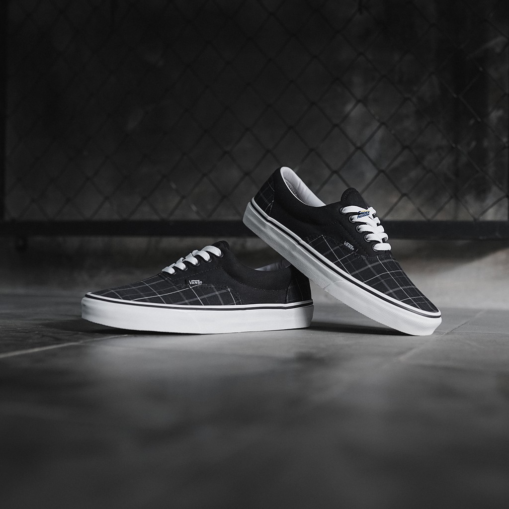 vans era black plaid