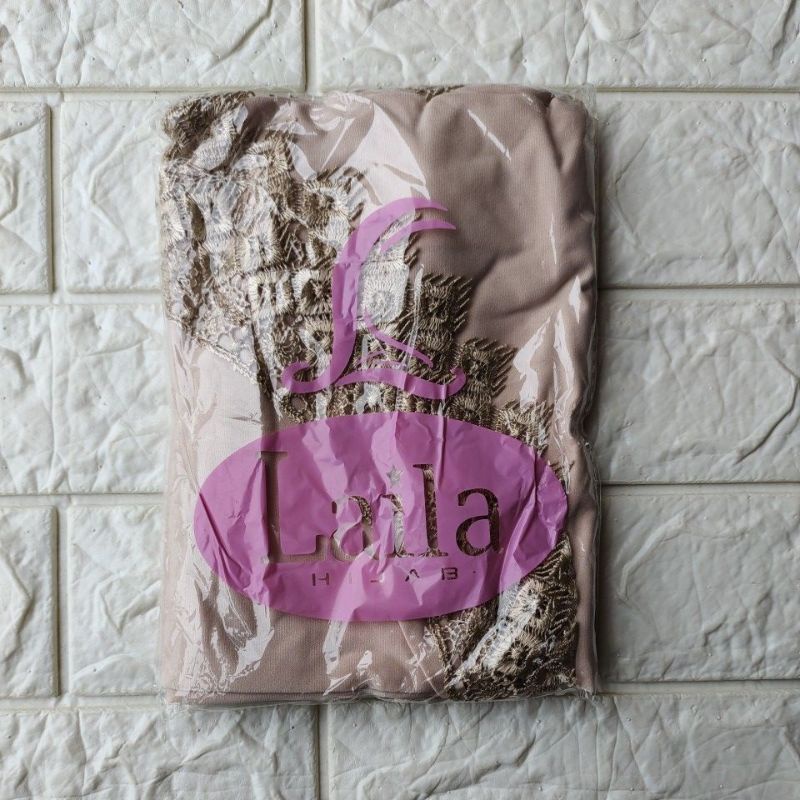 JILBAB INSTAN CASIL LAILA LIST TEPI FULL RENDA-Cream