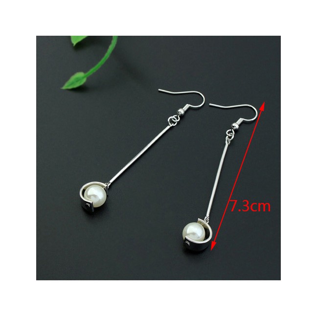 LRC Anting Gantung Fashion Silver Imitation Pearl Decorated Color Matching Design Earrings